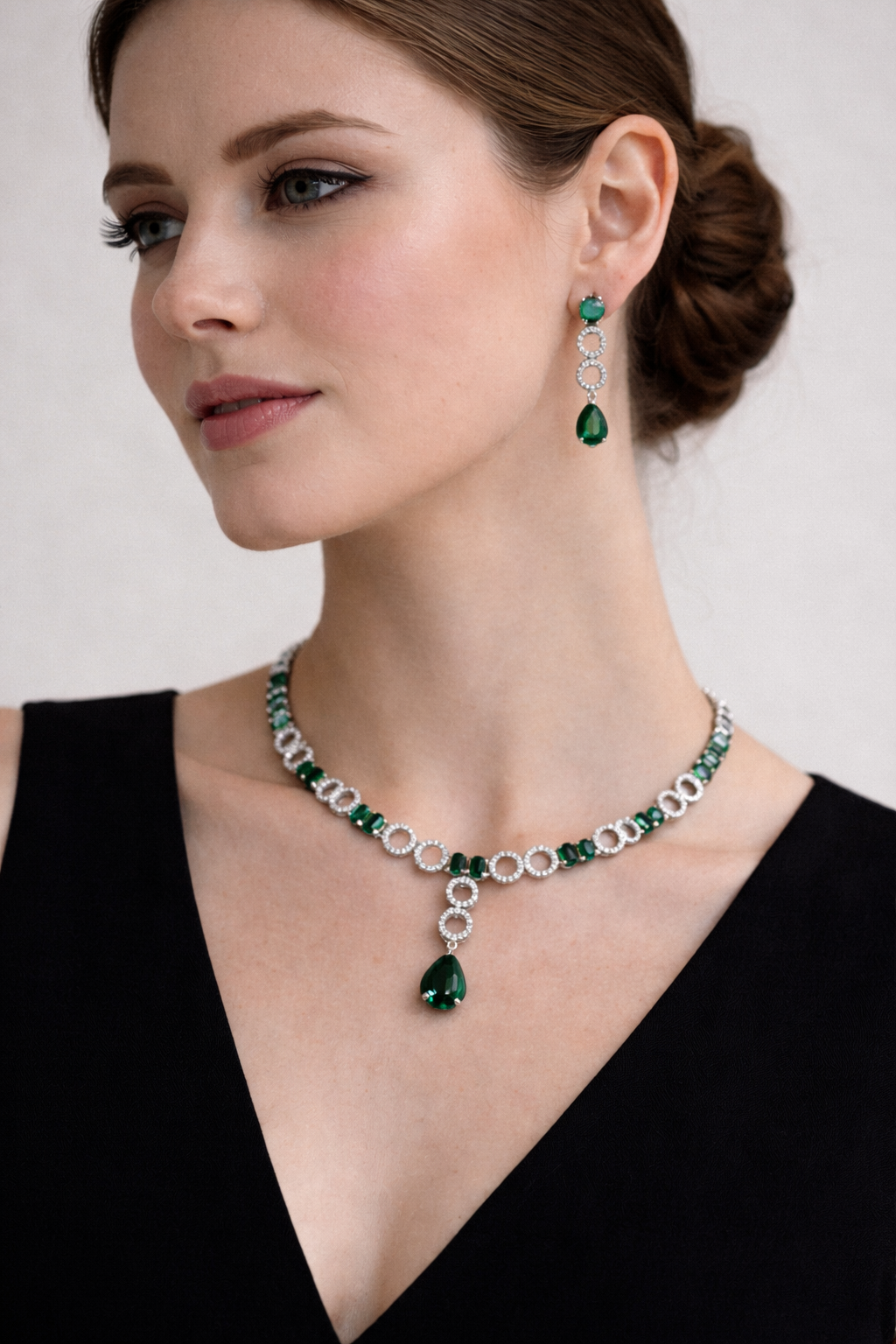 Green Stone Necklace Set with Circular Crystal Link Design