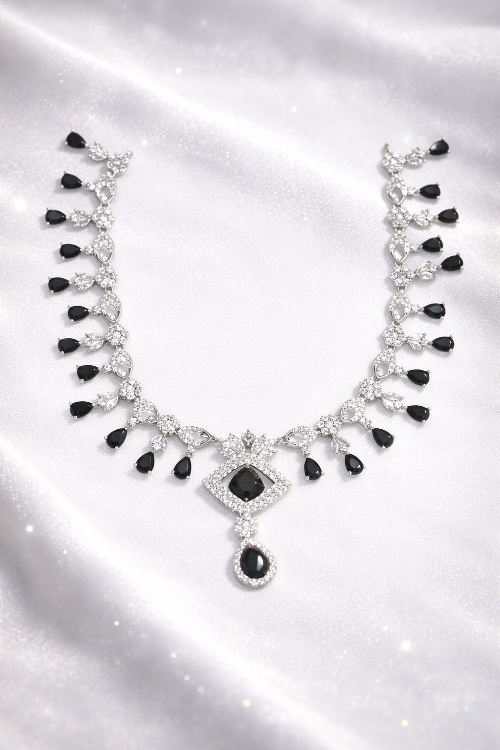 Elegant Black Stone Necklace Set with Fringe Drop Pattern
